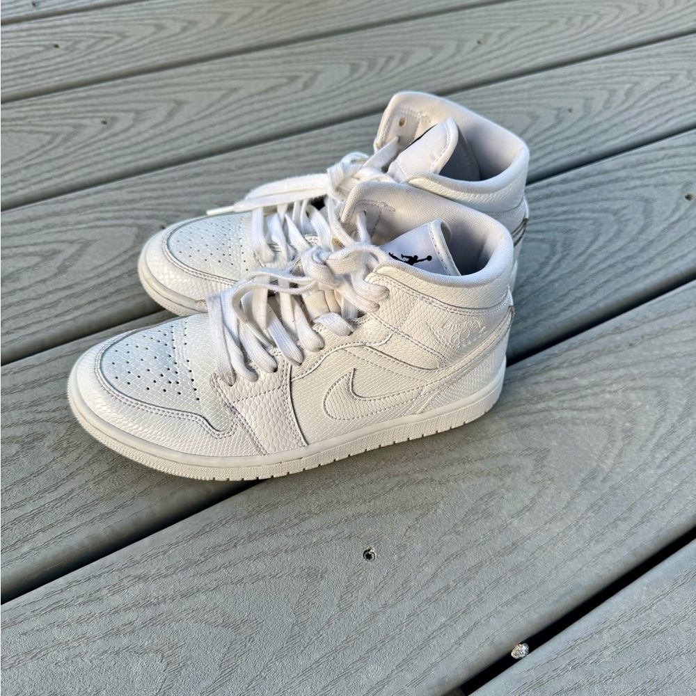 Air Jordan 1 Mid Triple White Womenβs 6